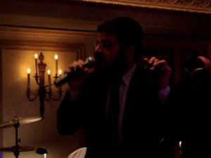 בני פרידמן - Benny Friedman singing Moshiach by Chicago (Kahn) Wedding