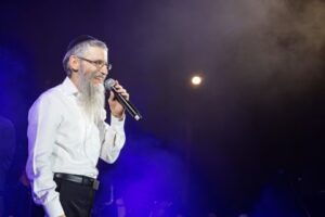 נוסטלגיה | אברהם פריד כפי שלא ראיתם מעולם: צפו בהופעה בשנת תשנ"ו