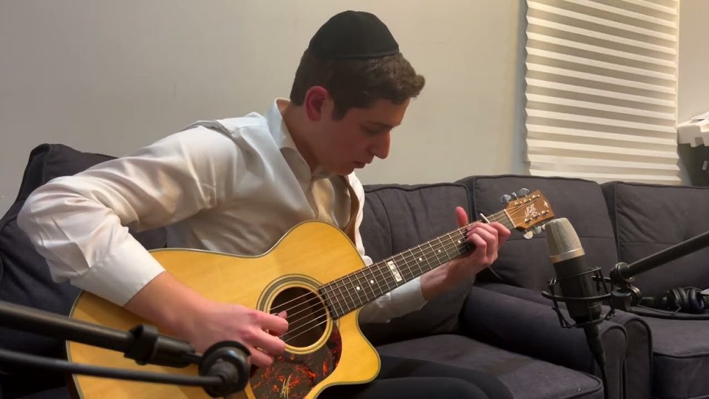ארי אתינגר - Esah Einai (R' Shlomo Carlebach) - Fingerstyle arrangement b