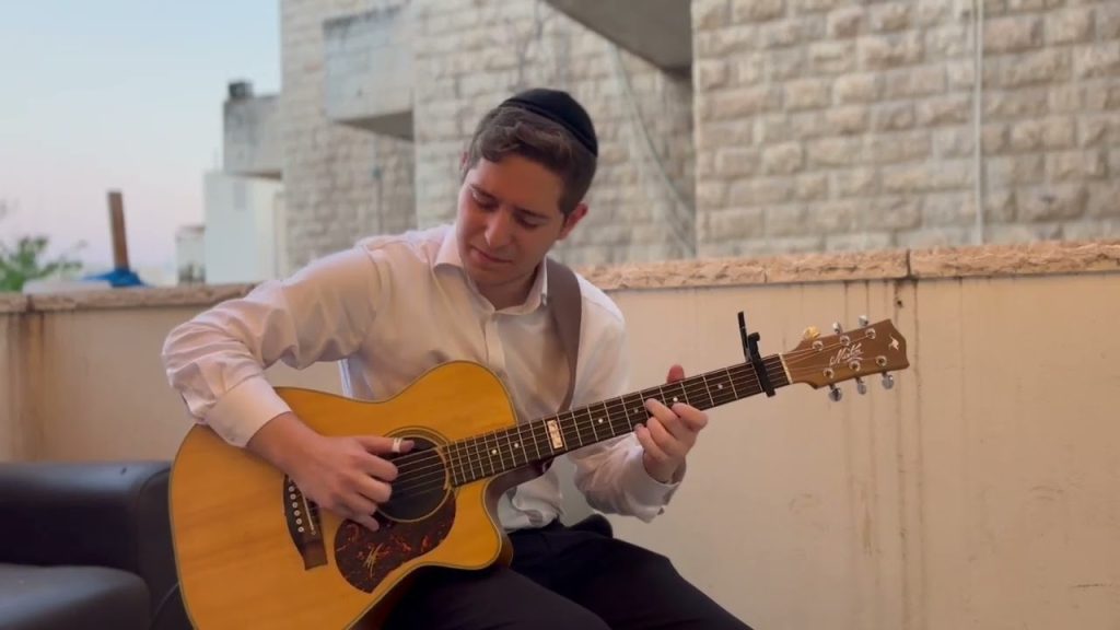 ארי אתינגר - Ani Maamin (Pirchei) Fingerstyle cover b