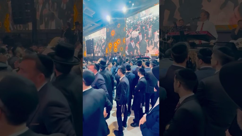 נדיר !!🔥 הזמר אבי אילסון מקפיץ בשמחה אדירה בחתונת ביתו של הרב יגאל כהן • אלפים שרוקדים יחד! #music