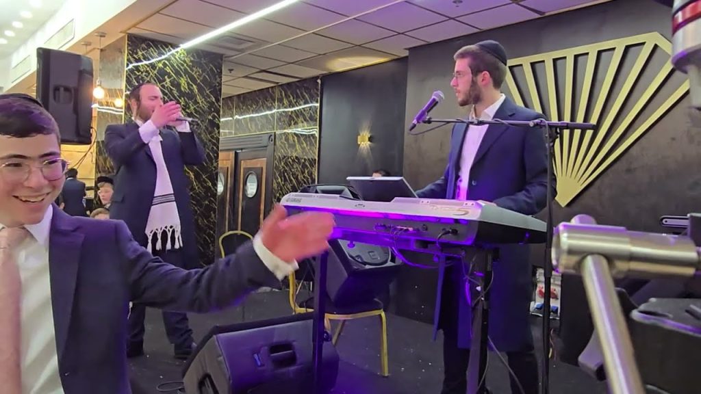 אהרלה שארף, אושי צייגר - סשן קצבי רצוף בשירים איכותיים ושמחים