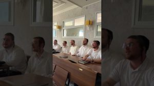 'אוי לי על גלות השכינה' ביצוע ווקאלי חברי קהילת דאווענען בי"ש