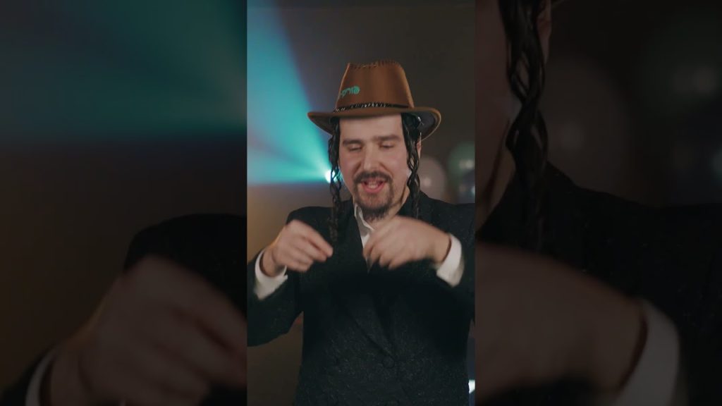 הקלידן יואלי יורוביץ - יואלי יורוביץ ומקהלת נגינה מארחים את גדולי הזמר למחרוזת "פורים שּׁוויִץ" 4/6