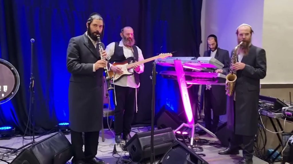 מוזיקאים פלוס - מחרוזת צלילים אנרגטית ומקפיצה