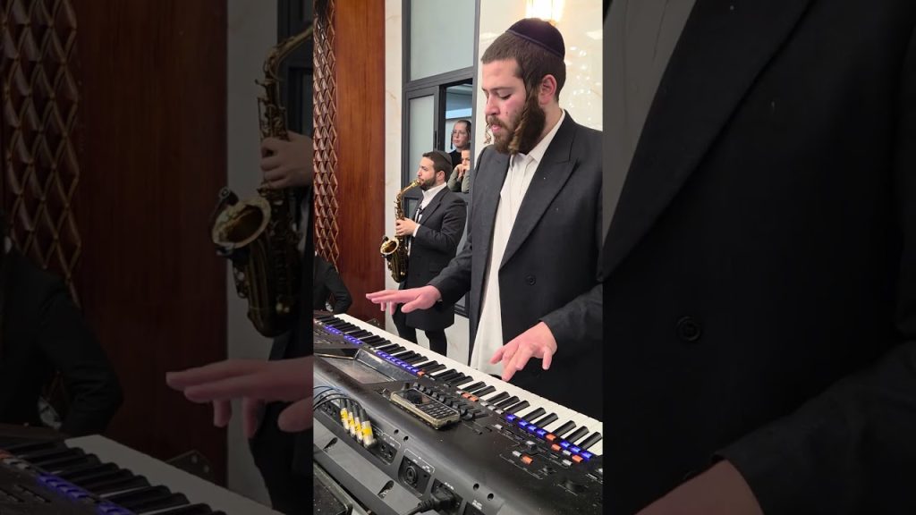 עקיבא גרומן & יואלי יורוביץ & חיים פלג — הקלידן יואלי יורוביץ