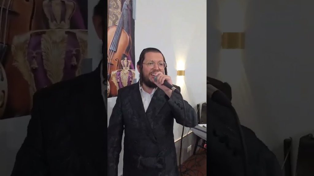פיני פולק 🎤 יואלי יורוביץ 🎹 בהכנסת ספר תורה & שמחת בית השואבה ♥️🔥 — הקלידן יואלי יורוביץ
