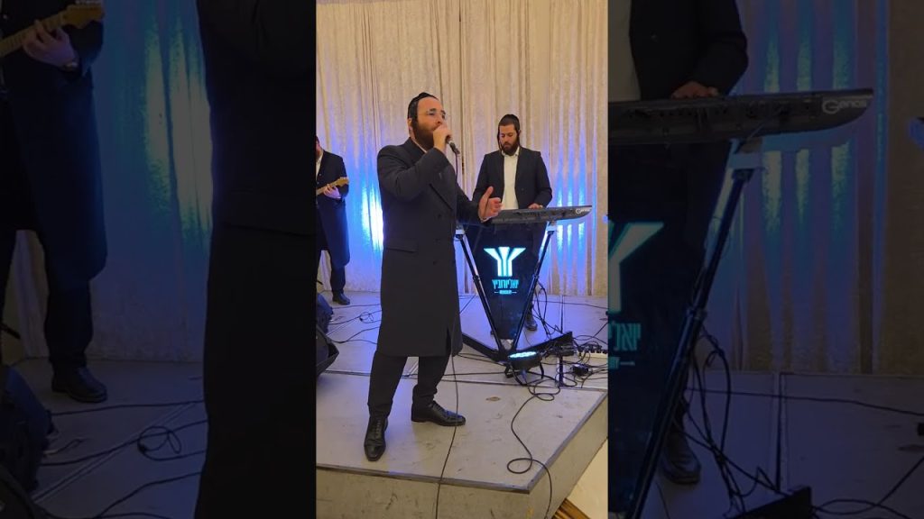 הקלידן יואלי יורוביץ – האנרגיה בשיאה! יואלי יורוביץ ולייבי דייטש מקפיצים בביצוע שמחייב ריקוד!